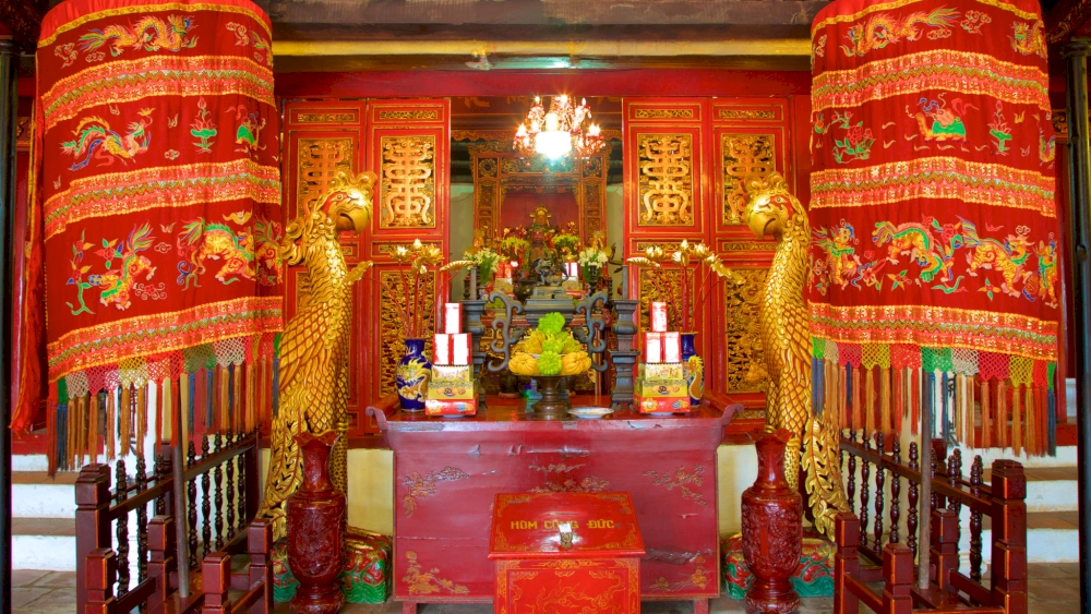 The space inside the temple is divided into many areas